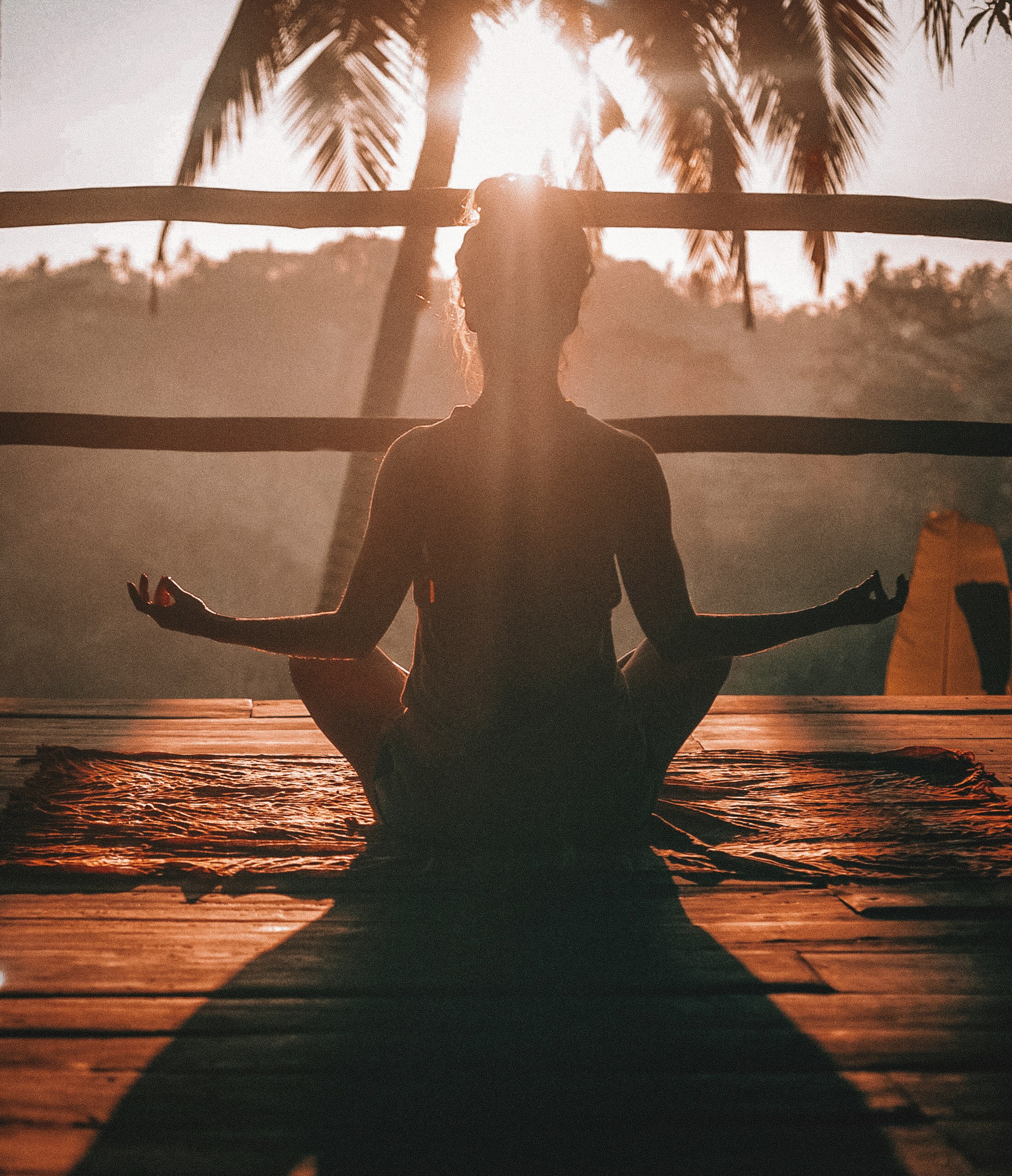 Soins énergétiques contre le stress - femme en méditation